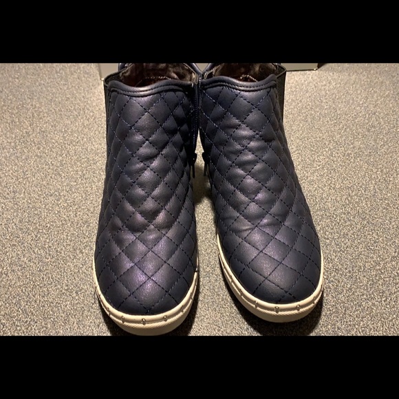 Shoes - Picture 2 of 6